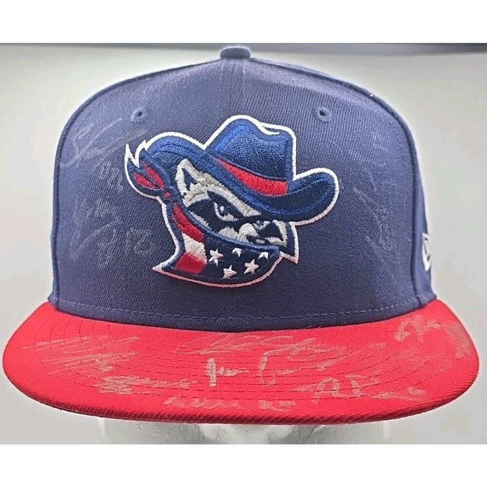Team Autographed New‎ Era 59fifty Quad Cities River Bandits Cap 7 1/8 Baseball
